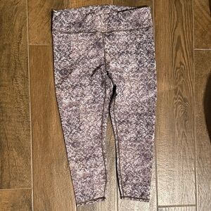 Fabletics Define Powerhold Mid-Rise Capri in serpentine